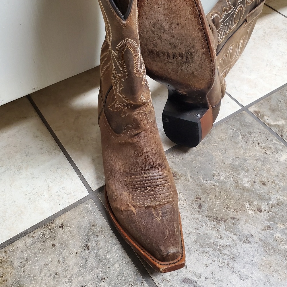 Women's cowgirl boots